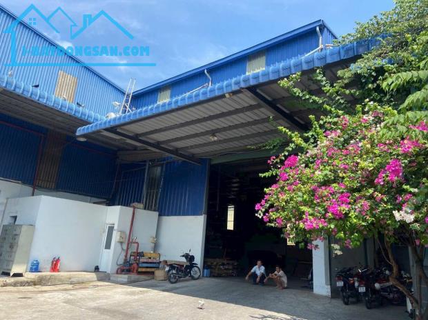 Kho mặt tiền Vĩnh Phú, Thuận An  tổng dt gần 6000m2 giá 135 tỷ