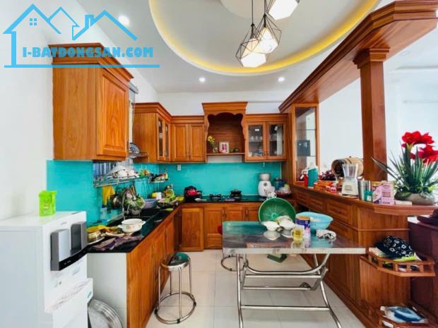 NHÀ BA TẦNG, MỚI, ĐẸP, NỞ HẬU 146M2 ĐẤT, TIỆN KINH DOANH, GẦN VINCOM Q9 BÁN NHANH CÒN HƠN - 2