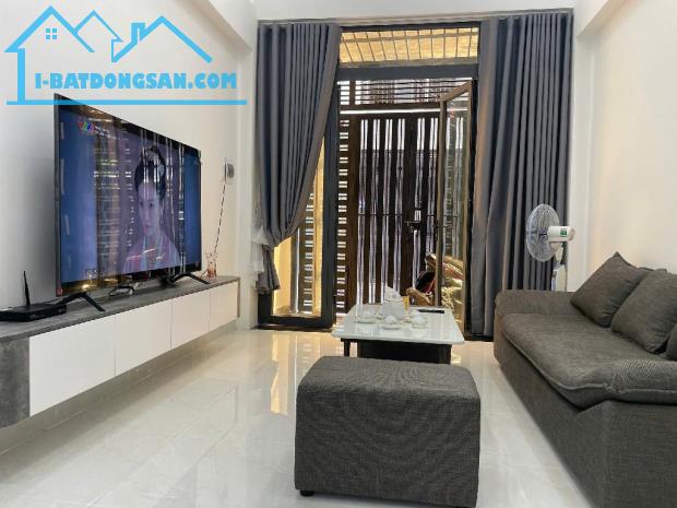 KHU VIP 7B Thành Thái, Quận 10 . dt,42m2 .9.xtỷ