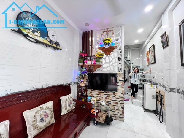 BÁN NHÀ TỈNH LỘ 10 - GẦN NHÀ THỜ PHAULO - KHU TÊN LỬA NGAY Đ 29 - 2 TẦNG 2PN  NHỈNH 2 TỶ - 5