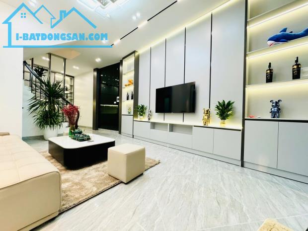 Bán nhà 5 tầng 40m2 giá 8 tỷ quận ba đình đường kim mã mặt tiền 5m nhà 2 mặt tiền