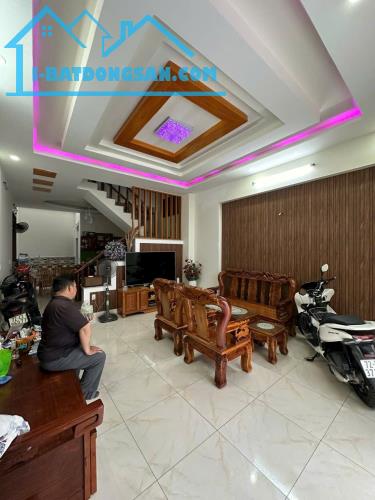 Bán Nhà 1 trệt 2 lầu P8 vũng tàu hẻm ôtô dien tích : 61m² giá 5 tỷ 500 - 2