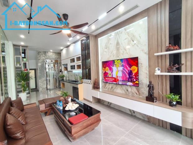 Bán nhà Nguyễn Sơn,Long Biên 7 tầng,40m oto đỗ cửa nhỉnh 10 tỷ - 4