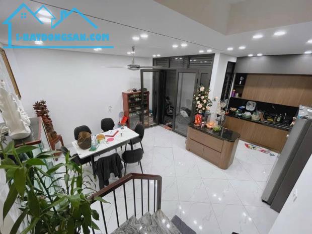 PHÂN LÔ NHÀ ĐẸP LONG LANH NGỌC THỤY 32M2 x 5T FULK NỘI THẤT, 20M MẶT PHỐ. 6,2TỶ - 5
