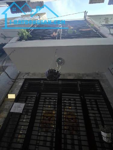 Bán nhà 2 Tầng nhỏ xinh liền kề Quận 1, Nội thất ĐẸP phù hợp gia đình ít người - 4