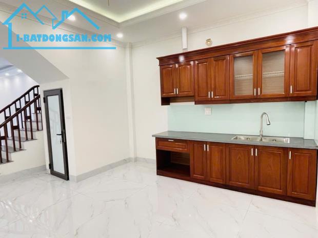 BÁN NHÀ PHÂN LÔ VIP KIM ĐỒNG - Ô TÔ TRÁNH - 54M² - 5 TẦNG - GIÁ 15.2 TỶ - 2