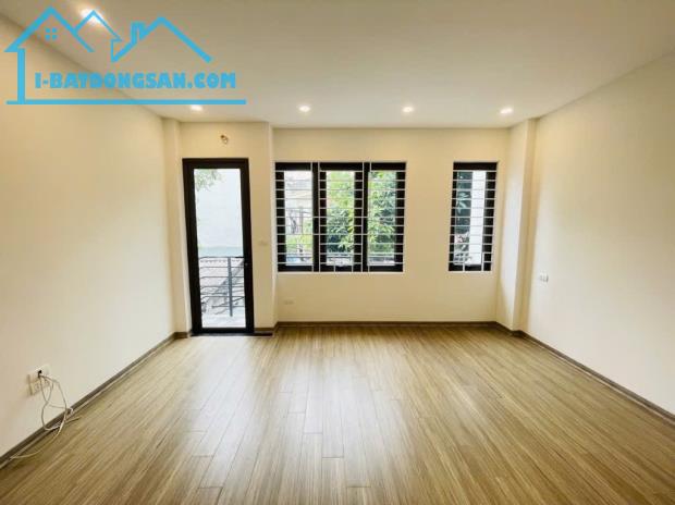 BÁN NHÀ PHÂN LÔ VIP KIM ĐỒNG - Ô TÔ TRÁNH - 54M² - 5 TẦNG - GIÁ 15.2 TỶ - 3