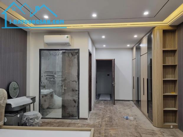 Siêu phẩm Gia Thuỵ Hoàng minh đạo 52M2 x 6T mới tinh full nội thất, tt tiện ích. 9,8tỷ