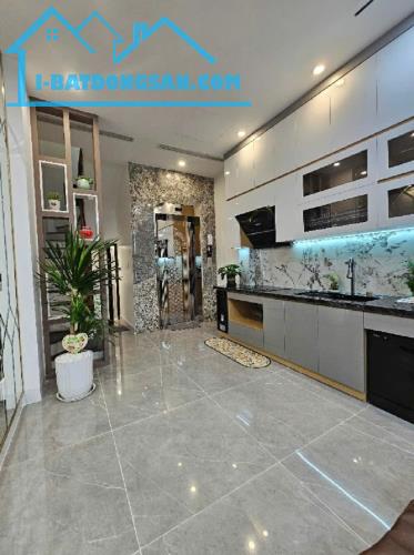 BÁN NHÀ NGỌC LÂM LONG BIÊN, 7T GA RA, THANG MÁY, 15M RA Ô TÔ TRÁNH, GIÁ HỢP LÝ - 1