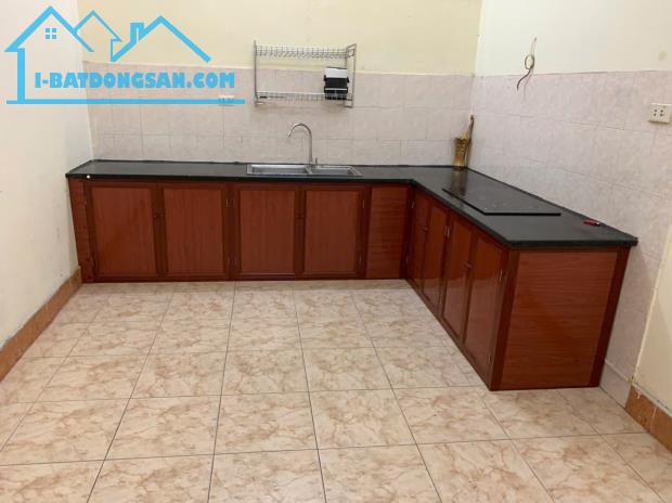 Cho thuê nhà riêng nguyên căn 40 Hào Nam, 3 tầng, 50m2, 4 ngủ, 3 WC, 14 Triệu - 3