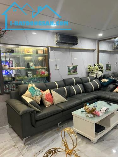 Định cư bán gấp nhà 62m2 đường Đinh Tiên Hoàng Q1 chỉ 2tỷ750