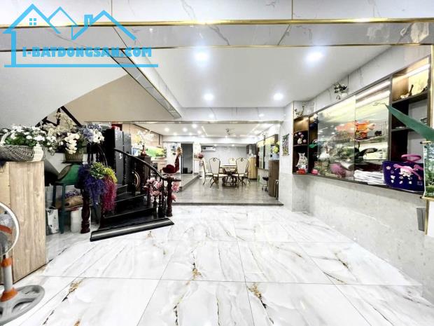 Định cư bán gấp nhà 62m2 đường Đinh Tiên Hoàng Q1 chỉ 2tỷ750 - 2