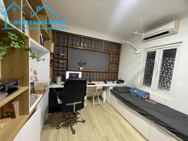 Hiếm Có, Nhà Phố Ái Mộ, Bồ Đề, 32m2, 5 Tầng, Phân Lô, Ô Tô, Full Nội Thất, 6.x Tỷ - 1