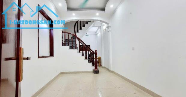 BÁN NHÀ KIM GIANG 40M2 NGÕ NÔNG Ô TÔ 4 CHỖ ĐỖ CỔNG CÁCH MẶT PHỐ KIM GIANG CHỈ 3 BƯỚC CHÂN - 1