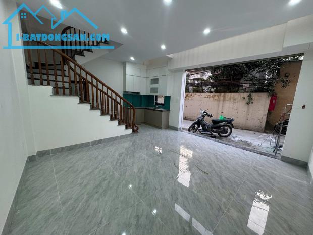 Nhà mới Thạch Bàn LB 36m2 x 5T gần chợ, hàng xóm Aeon LB, tiện ích bạt ngàn. 6,2 tỷ