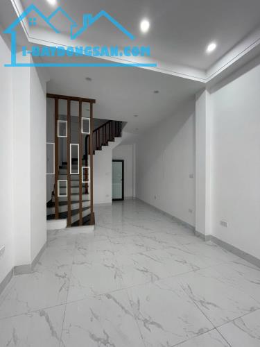 Bán Nhà Trần Hòa, Hoàng Mai, 33m2, 6T, Ôtô Trong Nhà, Ở & Kinh Doanh Đỉnh - 1