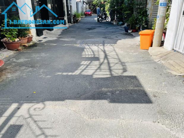 TKTQ - TÂN PHÚ - HẺM 5M XE HƠI THOẢI MÁI (4.2m X 10m) - CHÍNH CHỦ 1 ĐỜI - CHỦ TỰ XÂY CỰC C