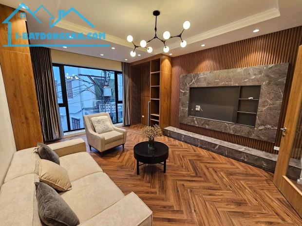 Đẹp, Bán Nhà Nguyễn Văn Cừ, Gia Thụy, 42m2 x 7 Tầng, Gara, Thang Máy, Full Nội Thất 5* - 2