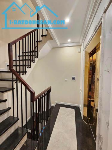 Đẹp, Bán Nhà Nguyễn Văn Cừ, Gia Thụy, 42m2 x 7 Tầng, Gara, Thang Máy, Full Nội Thất 5* - 5