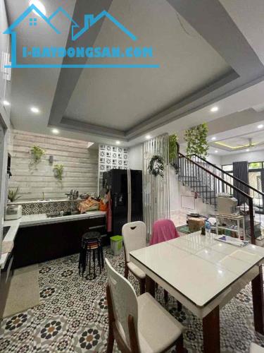 BÁN NHÀ LÝ TRIỆN - 105M2 - 3 TẦNG - GẦN CHỢ - NHÀ KIÊN CỐ - ĐƯỜNG 7,5M - 8.1 TỶ - 4