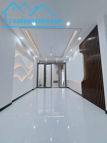 Bán nhà 2 lầu đúc, 65m2 đất, MT nhánh Dương Bá Trạc, P1 Q8