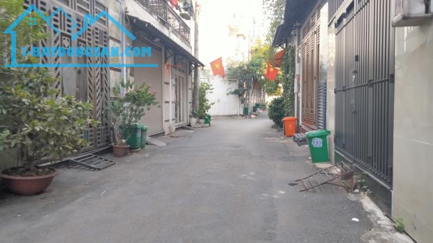 ĐỐI DIỆN VẠN PHÚC CITY HẺM XE HƠI 3 TẦNG BÊ TÔNG CỐT THÉP 4 PHÒNG NGỦ 56M2