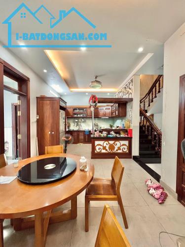 BÁN GẤP BIỆT THỰ ĐƯỜNG 33 LINH ĐÔNG,THỦ ĐỨC 175M2 3 TẦNG 4PN ,ÔTÔ NGỦ TRONG NHÀ,GIÁ 16 TỶ - 3