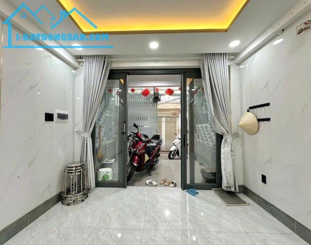 Nhà đẹp 5 PN, DT 53m, tặng full nội thất, Phường 1, Bình Thạnh