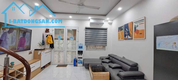 Bán gấp nhà gần mặt phố Ái Mộ Bồ Đề 32m 5 tầng mt4.3m giá chỉ 6.18 tỷ ô tô đỗ cổng - 4
