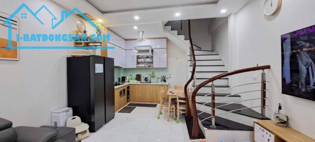 Bán gấp nhà gần mặt phố Ái Mộ Bồ Đề 32m 5 tầng mt4.3m giá chỉ 6.18 tỷ ô tô đỗ cổng - 3