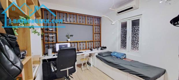 Bán gấp nhà gần mặt phố Ái Mộ Bồ Đề 32m 5 tầng mt4.3m giá chỉ 6.18 tỷ ô tô đỗ cổng - 2