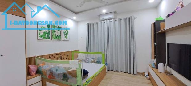 Bán gấp nhà gần mặt phố Ái Mộ Bồ Đề 32m 5 tầng mt4.3m giá chỉ 6.18 tỷ ô tô đỗ cổng - 1