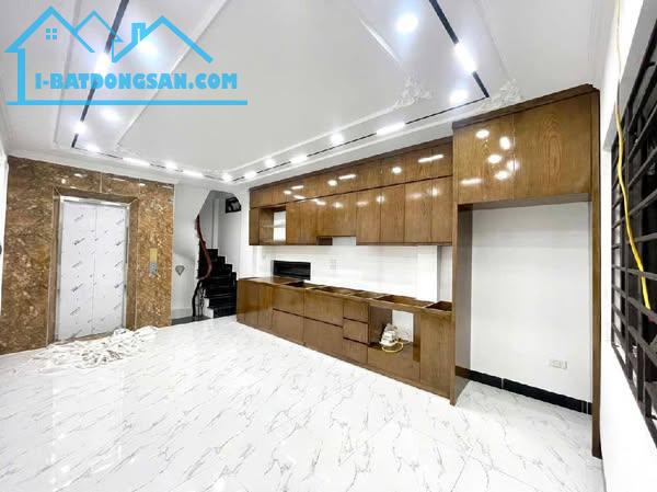 BÁN NHÀ Ở Nguyễn Đình Hoàn, 7,4 tỷ, 35m2, thang máy - 1