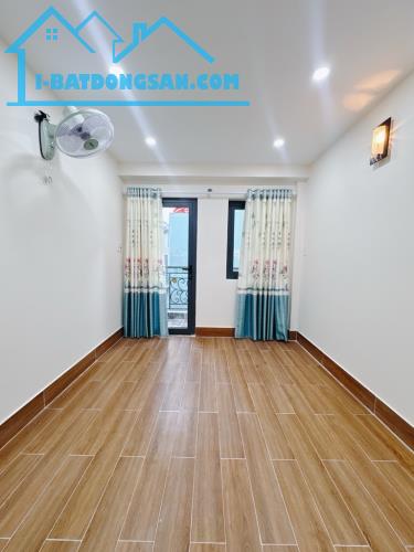 Nhà mới tinh Tôn Đản 3*8,5 dt 24,9m2 gồm 3 tầng nhỉnh 2Ty - 2