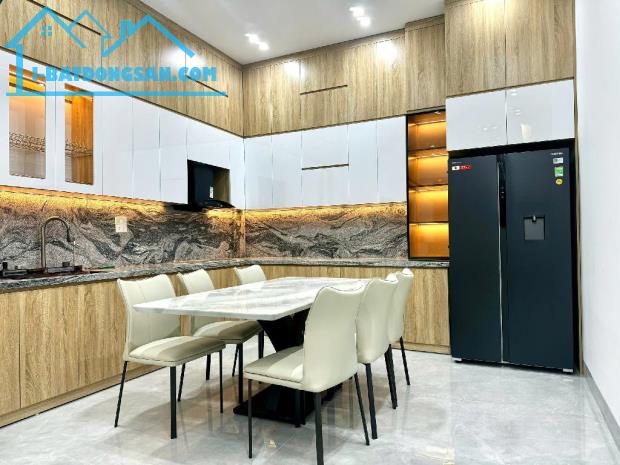 Bán nhà 52m x 4T ngõ 266 Nguyễn Văn Cừ, 1 nhà ra oto tránh giá 8,x tỷ có TL. LH 0936123469 - 3