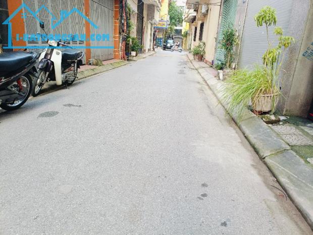 Hơn 7 tỷ, Bán nhà 6T ngõ 145 Nguyễn Văn Cừ, Lô góc, oto tránh, vào nhà. LH 0936123469 - 3