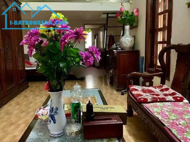 Cho thuê Mặt ngõ kinh doanh Phố Hai Bà Trưng (gần Hàng Bài) Nhà hàng ăn, Cà phê, Spa