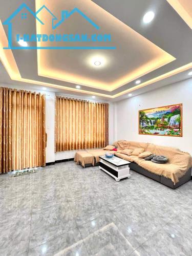 Bình Tân -Giáp Tân Phú. *5x 23m - 4Tầng- Hẻm 5m-Chỉ hơn 5,4Tỷ. + Vị trí: . Gần Bệnh Viện B - 1