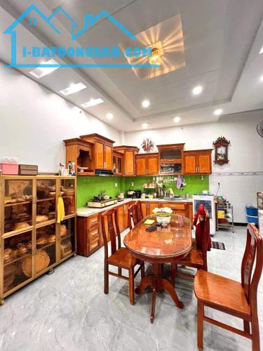Bình Tân -Giáp Tân Phú. *5x 23m - 4Tầng- Hẻm 5m-Chỉ hơn 5,4Tỷ. + Vị trí: . Gần Bệnh Viện B - 3