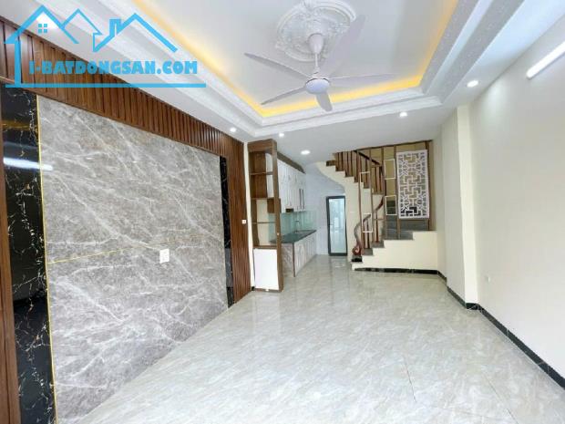 Chính chủ bán nhanh nhà Phú Thượng, 42m2, 4 tầng, ô tô, 6 tỷ đồng.