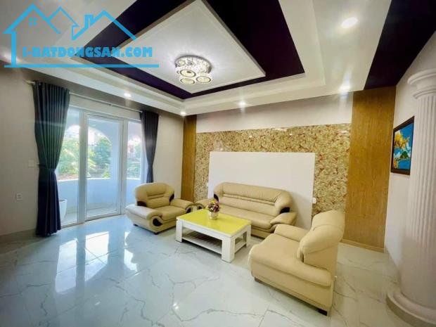 Bán nhà 3 tầng gần hoàng Hoa thám khu Ắ Châu p2 vũng tàu DT: 90m² giá : 13 tỷ 500