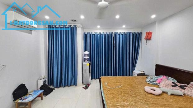 ĐẲNG CẤP PHÂN LÔ TRUNG KÍNH, ÔTÔ TẢI TRÁNH, VỈA HÈ 4,5M, KINH DOANH VÔ ĐỐI, NHỈNH 19 TỶ - 2