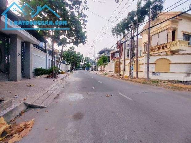 Giảm 2 tỷ Biệt thự 2 MT lô góc Ngã Tư Ga Q.12, 288m2, 15x20m chỉ 19.x tỷ - 4