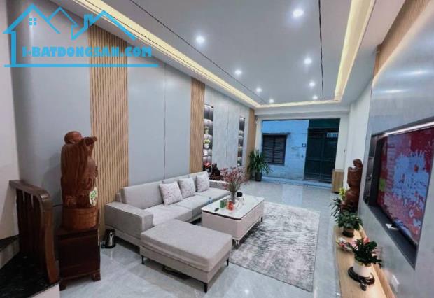 BÁN GẤP NHÀ PHỐ ĐỨC GIANG 45M2 - Ô TÔ ĐỖ CỔNG - GIÁ 8X CÓ THƯƠNG LƯỢNG - 1