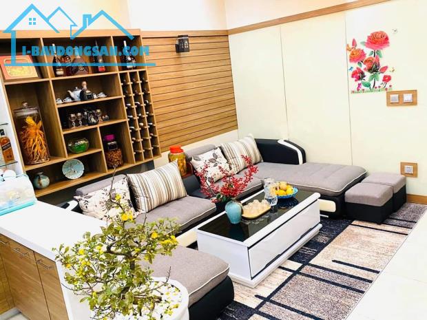 Cho thuê căn hộ chung cư Tràng An complex – 90m2 ( 3pN) – full đồ - nhận nhà ngay.