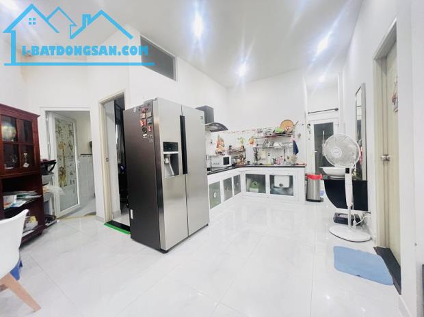 Bán nhà HXH Cách Mạng Tháng 8, P10, Q3, 156m2, 2 tầng, giá cực rẻ - 2