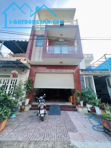 Nhà 2 lầu 1 tum diện tích 95m² riêng thổ cư 100% Gần Khu dân cư Tân Phong