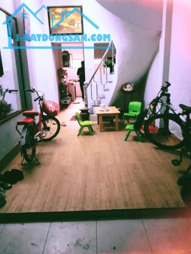 BÁN NHÀ GIẾNG MỨT  KINH DOANH NHỎ - SỔ ĐẸP NỞ HẬU   34/37m-3 tầng -7,5   mặt ngõ to như mặ