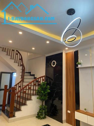 Bán nhà tư đình 30m² , mt 4m , nhà 5 tầng lô góc ôtô đỗ cổng giá chào 5,6 tỷ thương lượng - 2