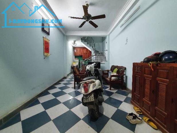 Bán Nhà Hoàng Mai 32m² – Sổ Đẹp, Nhà Long Lanh, Ngõ Oto Tránh, 3.7 Tỷ!